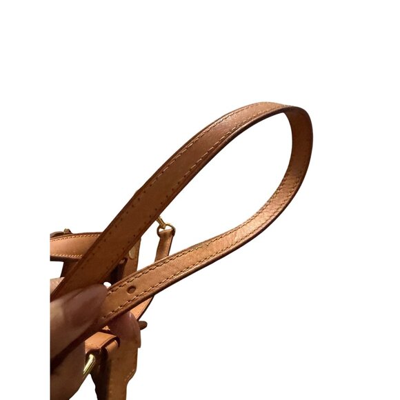 LOUIS VUITTON Beige Poudre Monogram Vernis Brea MM Bag - Picture 5 of 16